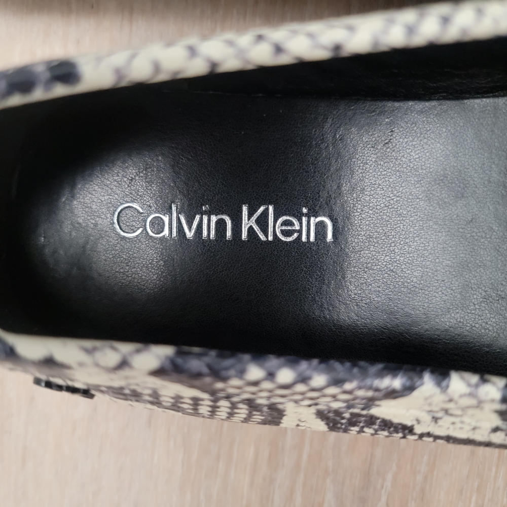 Calvin Klein Women's Snakeskin Loafers - Black and Cream - Picture 5 of 5